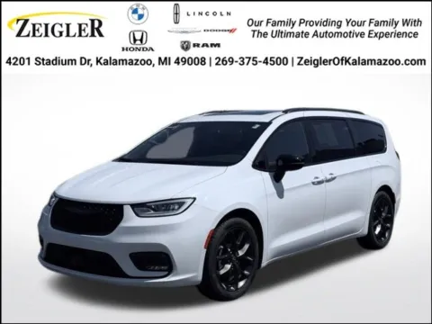 White 2025 Chrysler Pacifica Limited for sale in Kalamazoo, MI