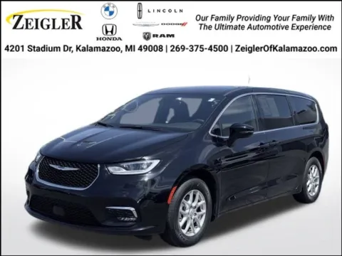 Black 2025 Chrysler Pacifica Select for sale in Kalamazoo, MI