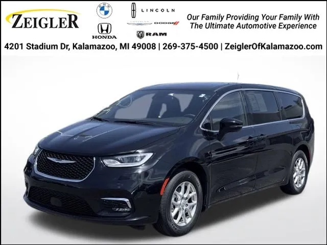 Black 2025 Chrysler Pacifica Select for sale in Kalamazoo, MI