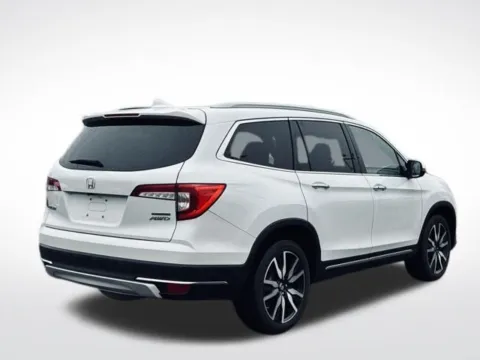 More photos of 2022 Honda Pilot Touring at Zeigler BMW of Kalamazoo, MI