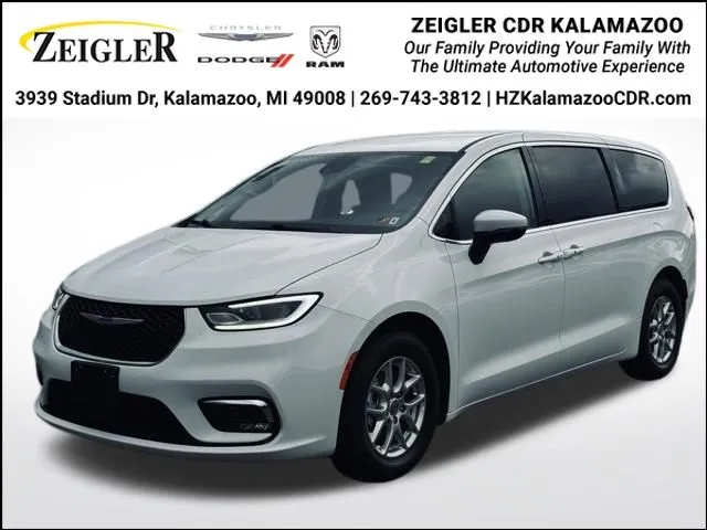 2023 Chrysler Pacifica Touring L for sale in Kalamazoo, MI
