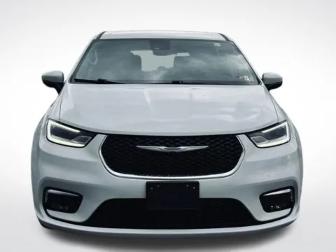 Photos of 2023 Chrysler Pacifica Touring L for sale in Kalamazoo, MI at Zeigler BMW of Kalamazoo