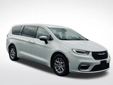 More photos of 2023 Chrysler Pacifica Touring L at Zeigler BMW of Kalamazoo, MI