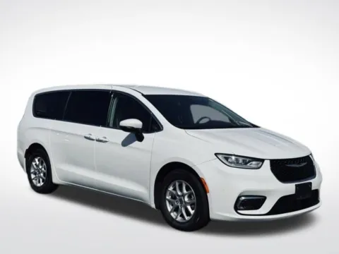 More photos of 2024 Chrysler Pacifica Touring L at Zeigler BMW of Kalamazoo, MI