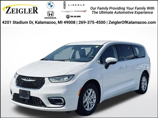 White 2024 Chrysler Pacifica Touring L for sale in Kalamazoo, MI