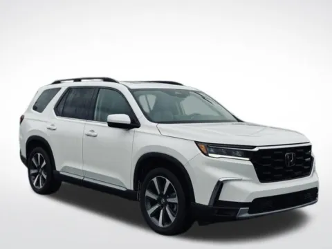 More photos of 2024 Honda Pilot Touring at Zeigler BMW of Kalamazoo, MI