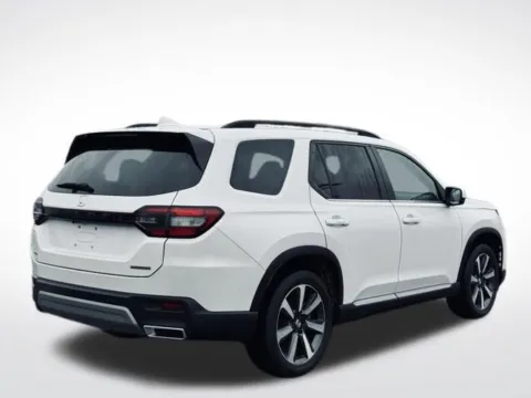 More photos of 2024 Honda Pilot Touring at Zeigler BMW of Kalamazoo, MI