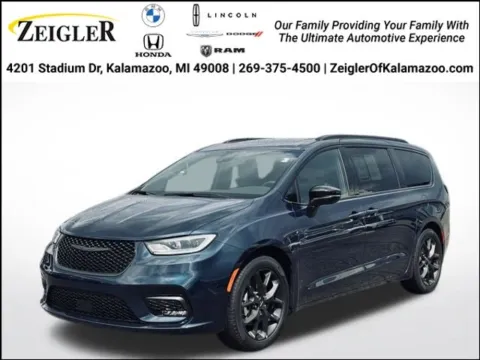 Blue 2025 Chrysler Pacifica Limited for sale in Kalamazoo, MI