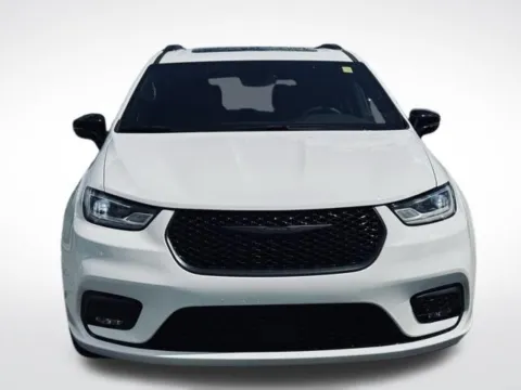 Photos of 2025 Chrysler Pacifica Limited for sale in Kalamazoo, MI at Zeigler BMW of Kalamazoo