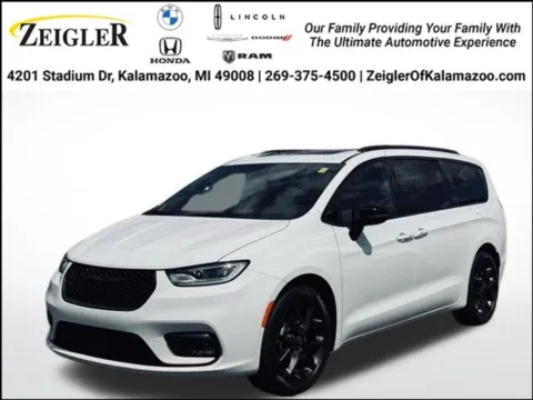 White 2025 Chrysler Pacifica Limited for sale in Kalamazoo, MI