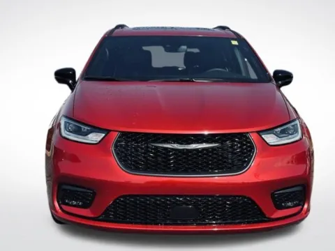 Photos of 2025 Chrysler Pacifica Limited for sale in Kalamazoo, MI at Zeigler BMW of Kalamazoo