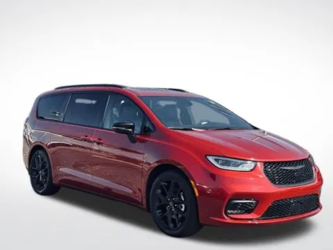 More photos of 2025 Chrysler Pacifica Limited at Zeigler BMW of Kalamazoo, MI