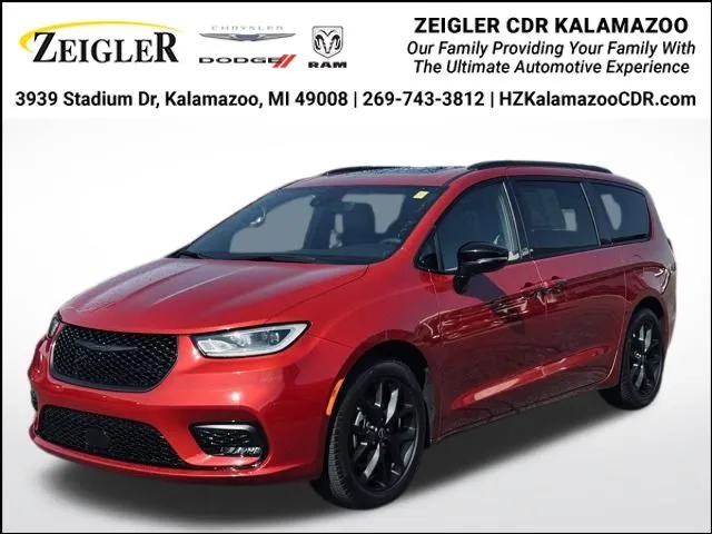 2025 Chrysler Pacifica Limited for sale in Kalamazoo, MI