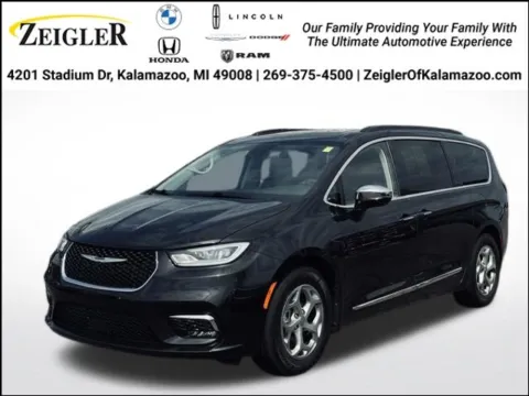 Black 2023 Chrysler Pacifica Limited for sale in Kalamazoo, MI