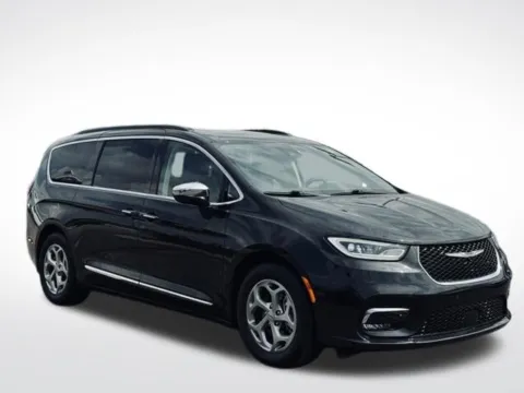 More photos of 2023 Chrysler Pacifica Limited at Zeigler BMW of Kalamazoo, MI