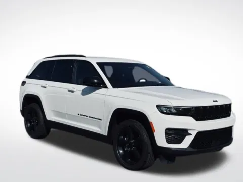 More photos of 2023 Jeep Grand Cherokee Altitude X at Zeigler BMW of Kalamazoo, MI