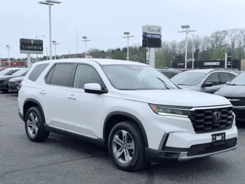 More photos of 2023 Honda Pilot EX-L at Zeigler BMW of Kalamazoo, MI