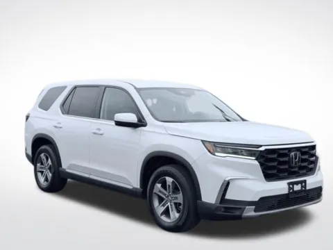 More photos of 2023 Honda Pilot EX-L at Zeigler BMW of Kalamazoo, MI