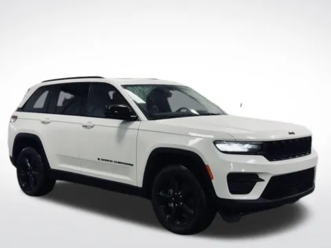 More photos of 2023 Jeep Grand Cherokee Altitude X at Zeigler BMW of Kalamazoo, MI