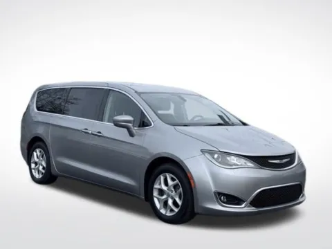 More photos of 2018 Chrysler Pacifica Touring Plus at Zeigler BMW of Kalamazoo, MI