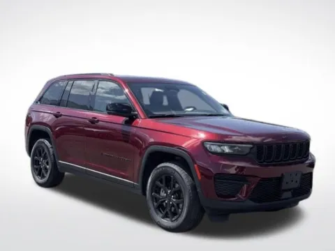 More photos of 2025 Jeep Grand Cherokee Altitude at Zeigler BMW of Kalamazoo, MI