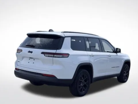 More photos of 2024 Jeep Grand Cherokee L Altitude at Zeigler BMW of Kalamazoo, MI