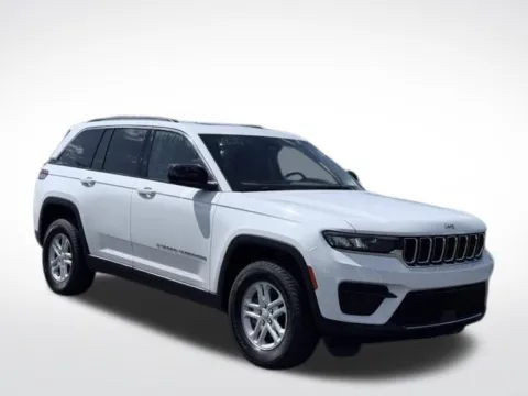 More photos of 2023 Jeep Grand Cherokee Laredo at Zeigler BMW of Kalamazoo, MI