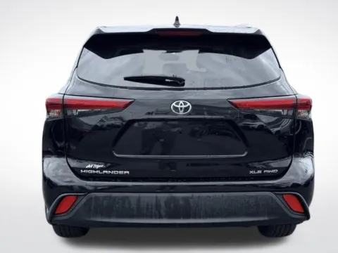 More photos of 2023 Toyota Highlander XLE at Zeigler BMW of Kalamazoo, MI