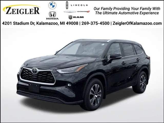 Black 2023 Toyota Highlander XLE for sale in Kalamazoo, MI