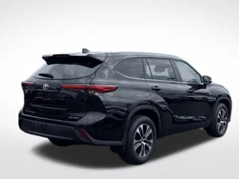 Another view of 2023 Toyota Highlander XLE for sale in Kalamazoo, MI at Zeigler BMW of Kalamazoo