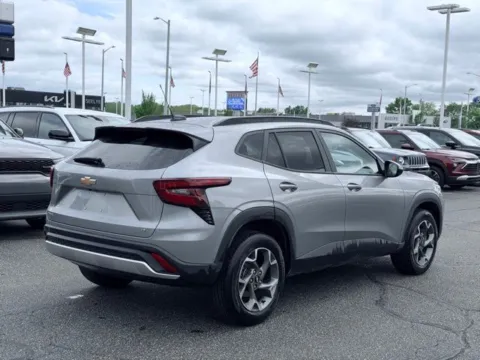 More photos of 2025 Chevrolet Trax LT at Zeigler BMW of Kalamazoo, MI