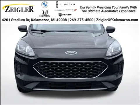 Black 2022 Ford Escape SE for sale in Kalamazoo, MI