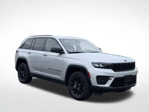 More photos of 2025 Jeep Grand Cherokee Altitude at Zeigler BMW of Kalamazoo, MI