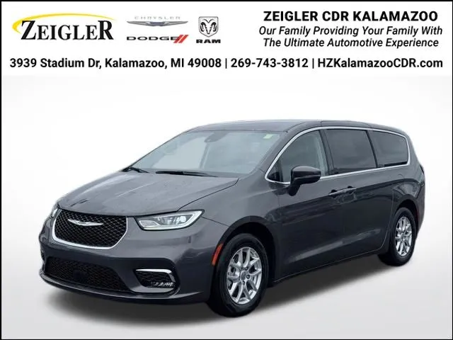 2023 Chrysler Pacifica Touring L for sale in Kalamazoo, MI