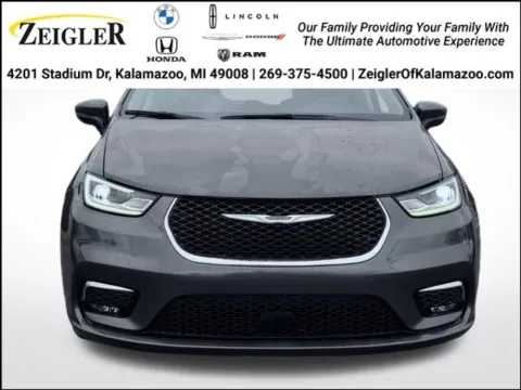 Unknown 2023 Chrysler Pacifica Touring L for sale in Kalamazoo, MI