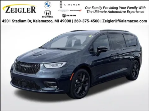 Blue 2025 Chrysler Pacifica Limited for sale in Kalamazoo, MI