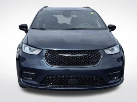 Photos of 2025 Chrysler Pacifica Limited for sale in Kalamazoo, MI at Zeigler BMW of Kalamazoo