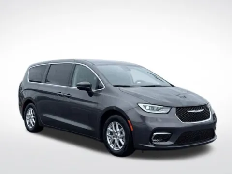 More photos of 2023 Chrysler Pacifica Touring L at Zeigler BMW of Kalamazoo, MI
