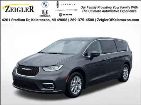 Unknown 2023 Chrysler Pacifica Touring L for sale in Kalamazoo, MI