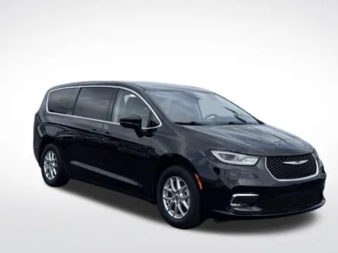 More photos of 2024 Chrysler Pacifica Touring L at Zeigler BMW of Kalamazoo, MI