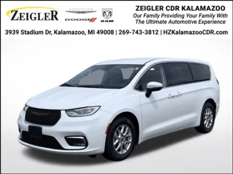 White 2023 Chrysler Pacifica Touring L for sale in Kalamazoo, MI