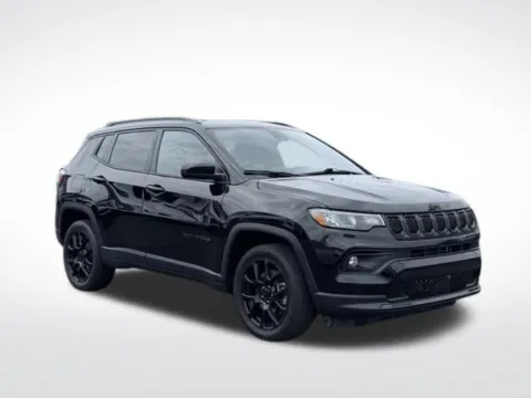 More photos of 2023 Jeep Compass Altitude at Zeigler BMW of Kalamazoo, MI
