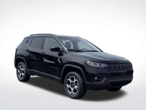 More photos of 2022 Jeep Compass Trailhawk at Zeigler BMW of Kalamazoo, MI