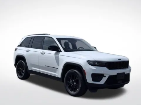 More photos of 2025 Jeep Grand Cherokee Altitude at Zeigler BMW of Kalamazoo, MI