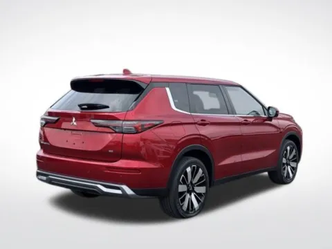 More photos of 2025 Mitsubishi Outlander SE at Zeigler BMW of Kalamazoo, MI