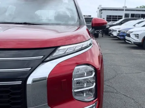 Another view of 2025 Mitsubishi Outlander SE for sale in Kalamazoo, MI at Zeigler BMW of Kalamazoo