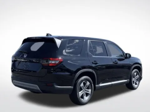 More photos of 2025 Honda Pilot EX-L at Zeigler BMW of Kalamazoo, MI