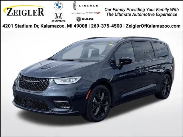 Blue 2025 Chrysler Pacifica Limited for sale in Kalamazoo, MI