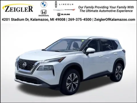 White 2022 Nissan Rogue SV for sale in Kalamazoo, MI