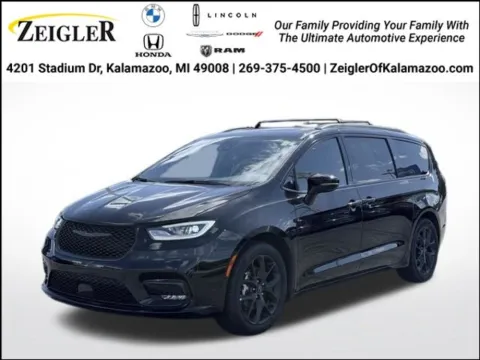 Black 2025 Chrysler Pacifica Limited for sale in Kalamazoo, MI